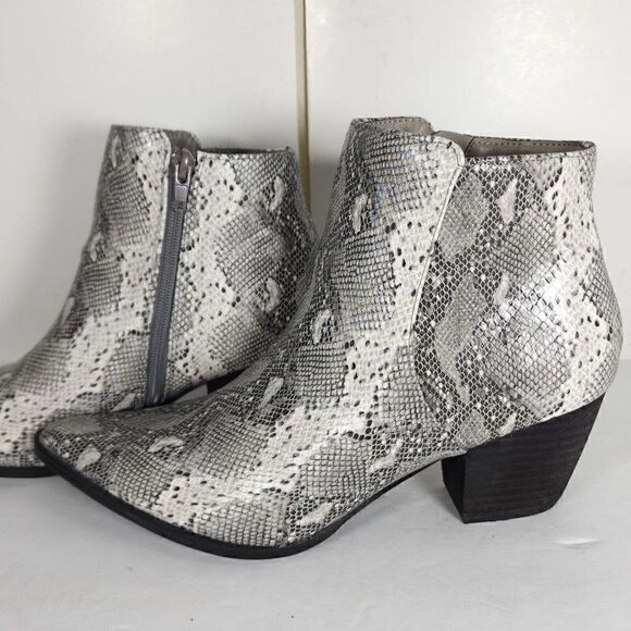 Coconuts by Matisse Women's Astoria US 8, 5M Gray Snake Skin Ankle Booties Boots - Picture 2 of 12